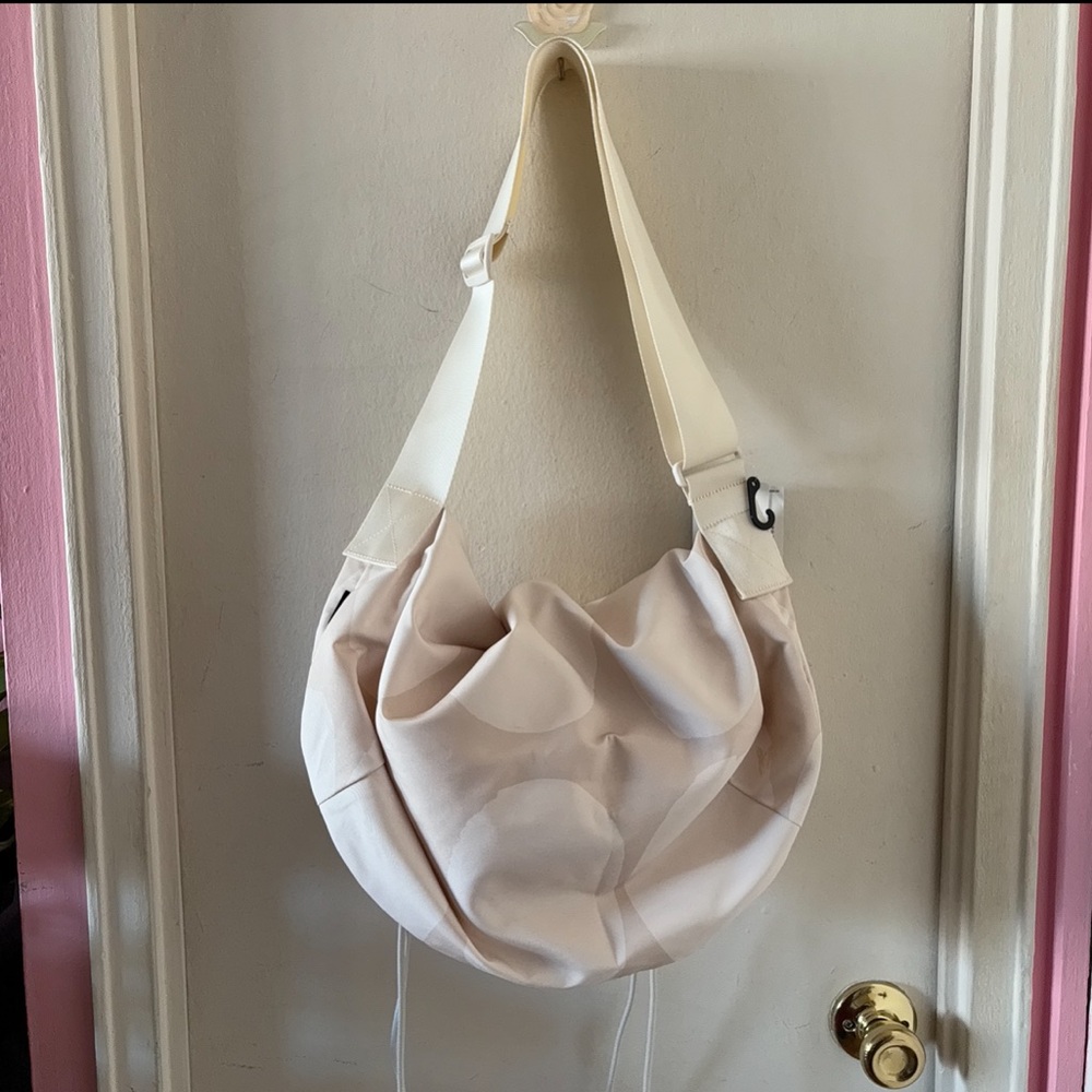 NWT Uniqlo x Marimekko “Natural” White Circle Print Drawstring Bag - Picture 3 of 5